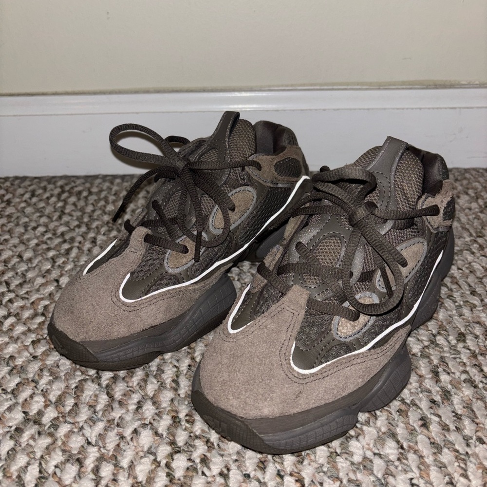 Adidas Brown Sneakers Retro-Inspired Chunky Design